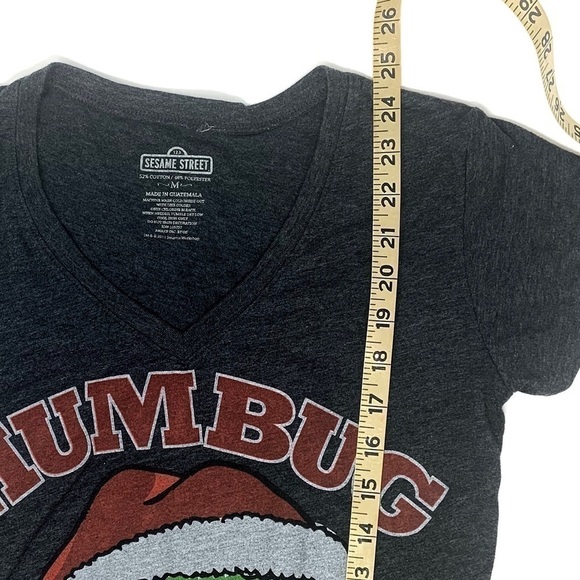 𝅺CHRISTMAS Sesame Street grouch T shirt - Picture 4 of 5